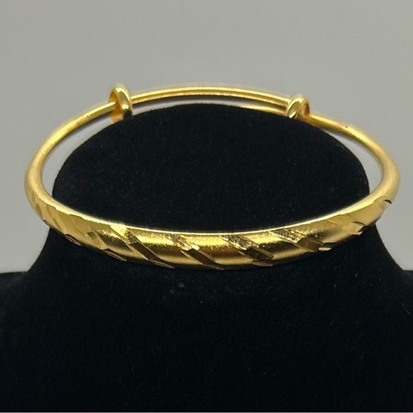 Jewelry - Gold Tone Hinged Adjustable Bangle Bracelet Textured Faceted Cut Pattern New